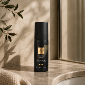 Sérum lissant GHD Dramatic Ending 30 ml pour lisser les frisottis et apporter de la brillance.