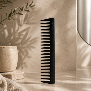 Peigne démêloir GHD pour démêler les cheveux mouillés ou secs avec douceur.