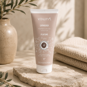 Soin repigmentant Platine Espresso Vitality’s pour raviver les reflets froids et profonds.